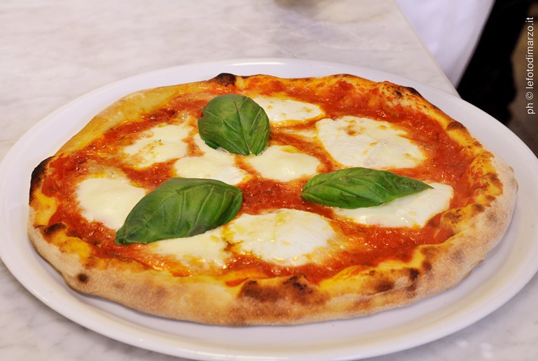 Com fazer a verdadeira pizza napolitana: teoria e prática (Foto: ©lefotodimarzo)
