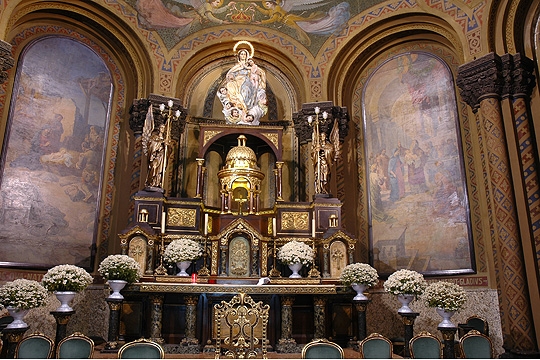 Igreja Nossa Senhora da Consolação: altar reformado