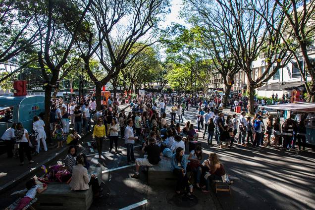 Estacionamento externo: capacidade para 6 000 pessoas