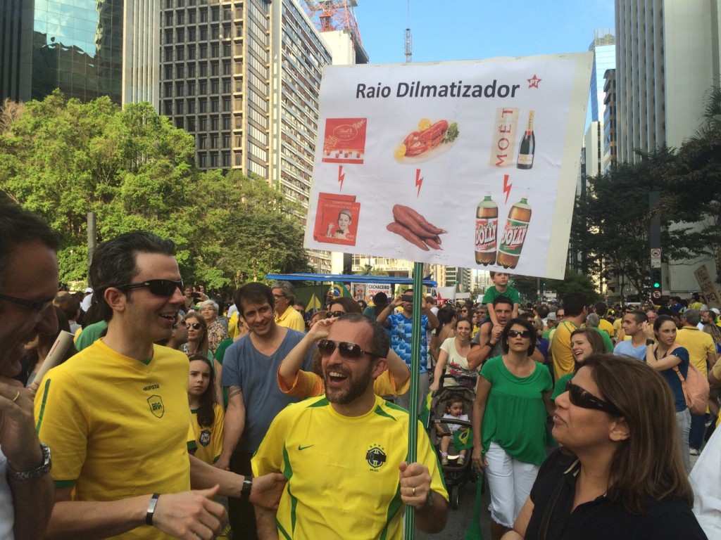 Cartaz ironiza governo da presidente Dilma
