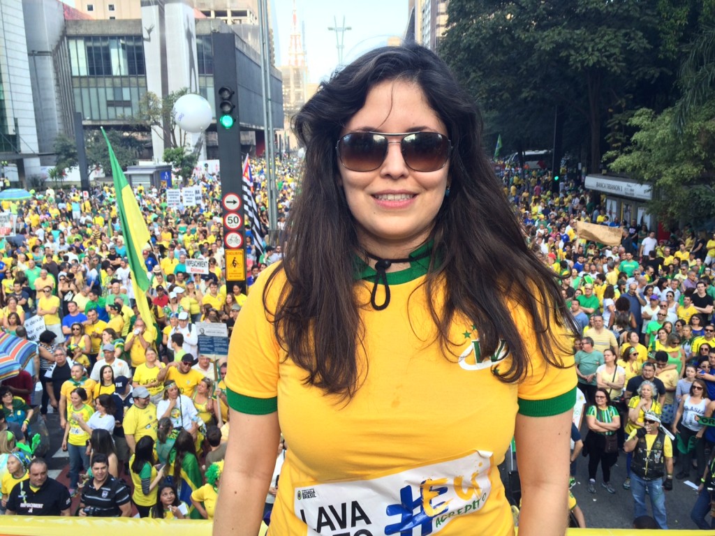 A deputada da Polícia Federal de São Paulo Tânia Prado discursou no caminhão de som. "Precisamos apoiar os colegas que estão fazendo essa revolução chamada Operação Lava-Jato"
