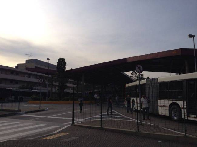 Terminal Guarapiranga vazio na tarde desta quarta (21)