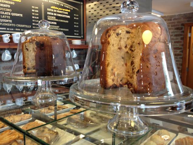 Panetone e chocotone: fatias aquecidas para comer na hora