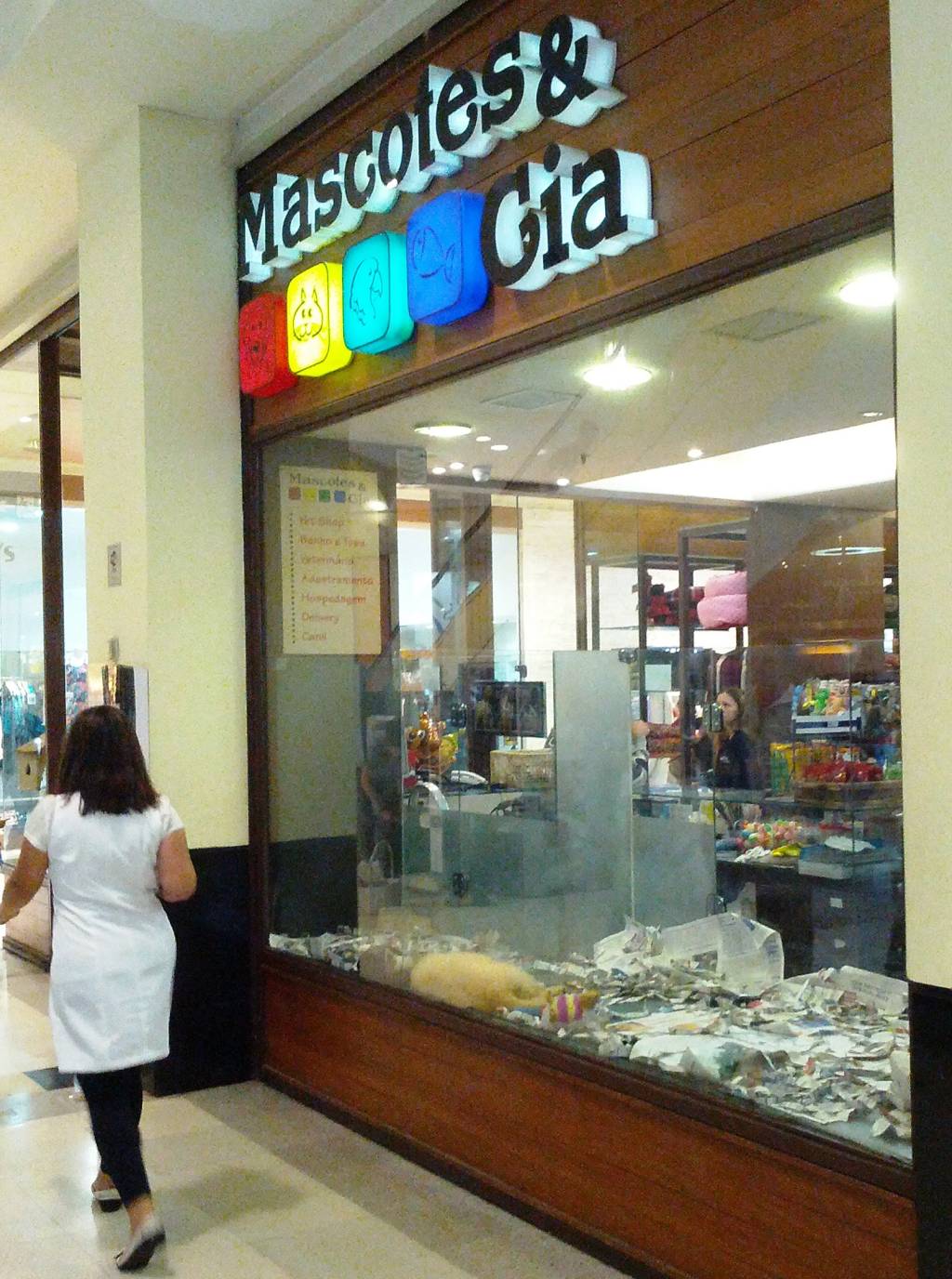 Resolução sobre exposição de animais em feiras e vitrines de pet shops causa confusão