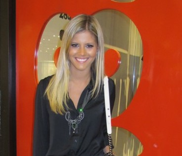 Lala Rudge lança camiseta pela linha de Luciano Huck