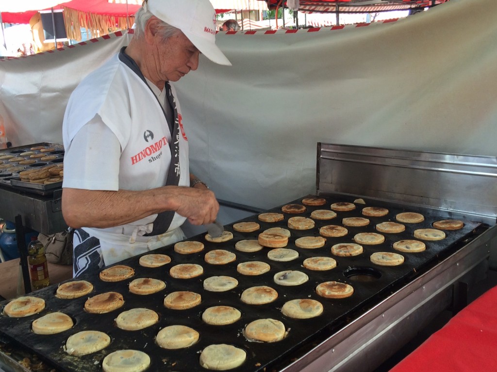 Imagawayaki: bolinhos são preparados na hora (foto: Fábio Galib)