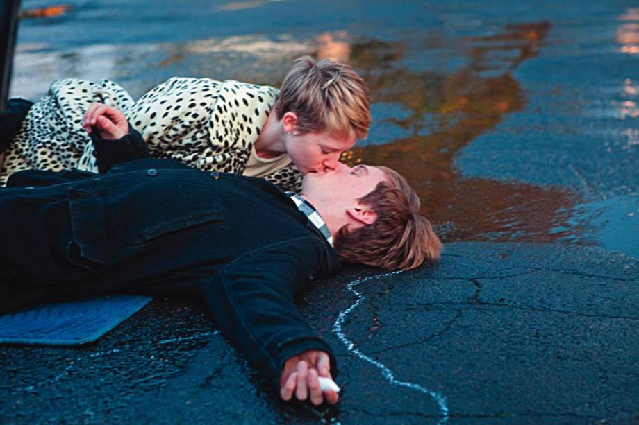 Inquietos, com Henry Hopper e Mia Wasikowska: drama do diretor Gus Van Sant