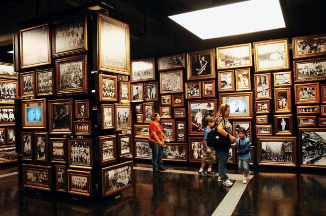 Interior do Museu do Futebol, sala das Origens, no Estádio do Pacaembu