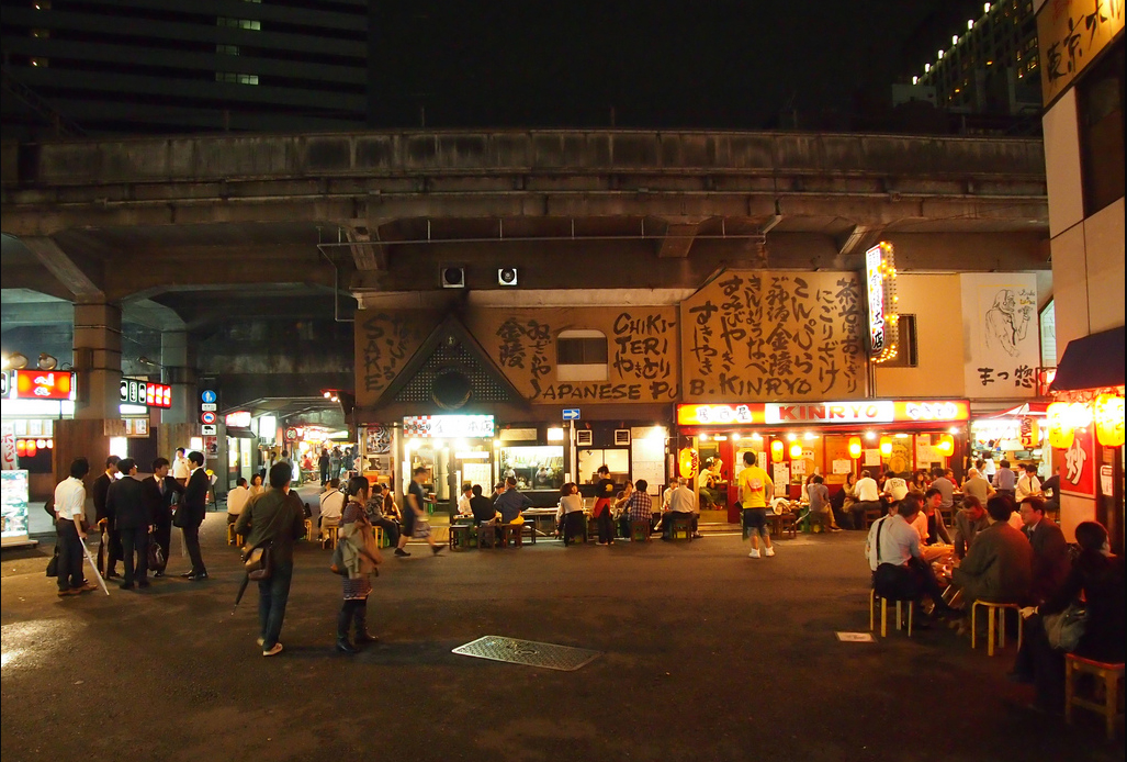 Tóquio: izakayas embaixo de viadutos (Foto: Jun Ikeidon/Reprodução Flickr)