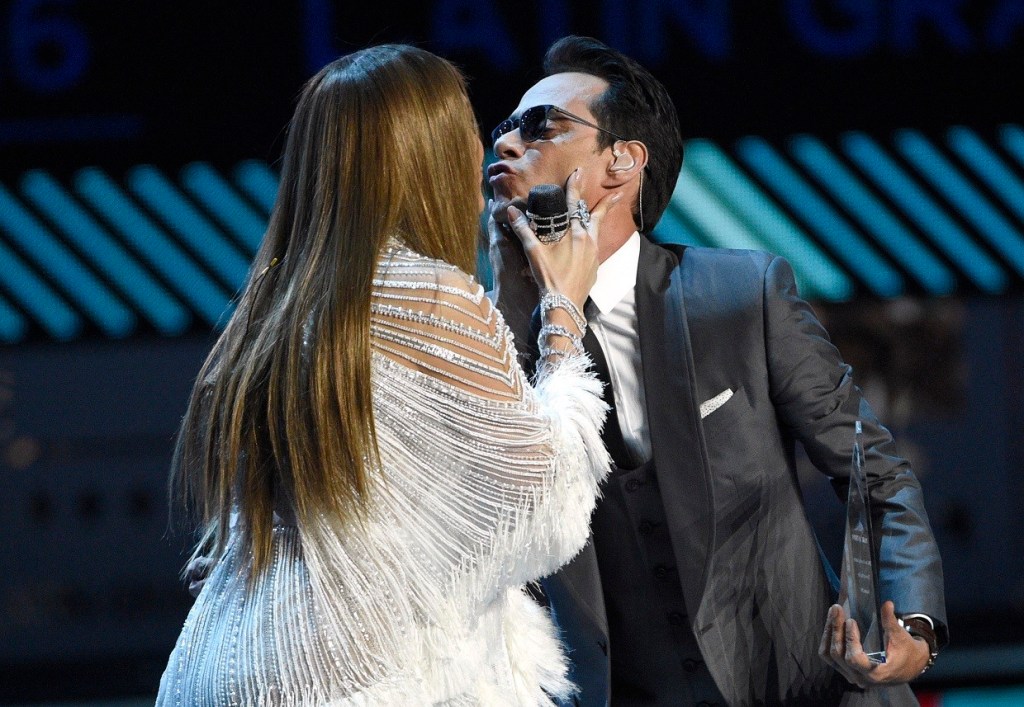 J Lo e Marc Anthony protagonizaram uma cena inesperada no Grammy (Foto: reprodução)