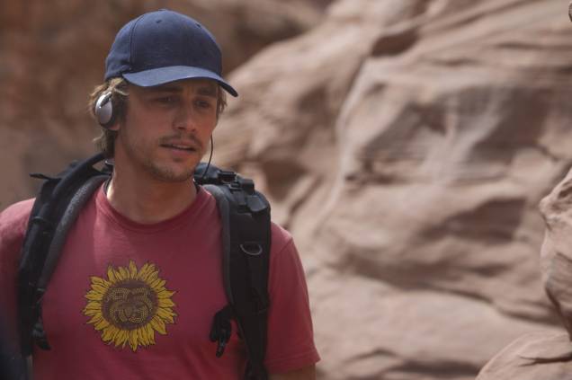 Aventura dramática e verídica: no filme, James Franco é um alpinista que em 2003 ficou cinco dias preso por uma rocha numa montanha e tomou uma atitude drástica para sair de lá Aventura dramática e verídica: no filme, James Franco é um alpinista que em 2003 ficou cinco dias preso por uma rocha numa montanha e tomou uma atitude drástica para sair de lá