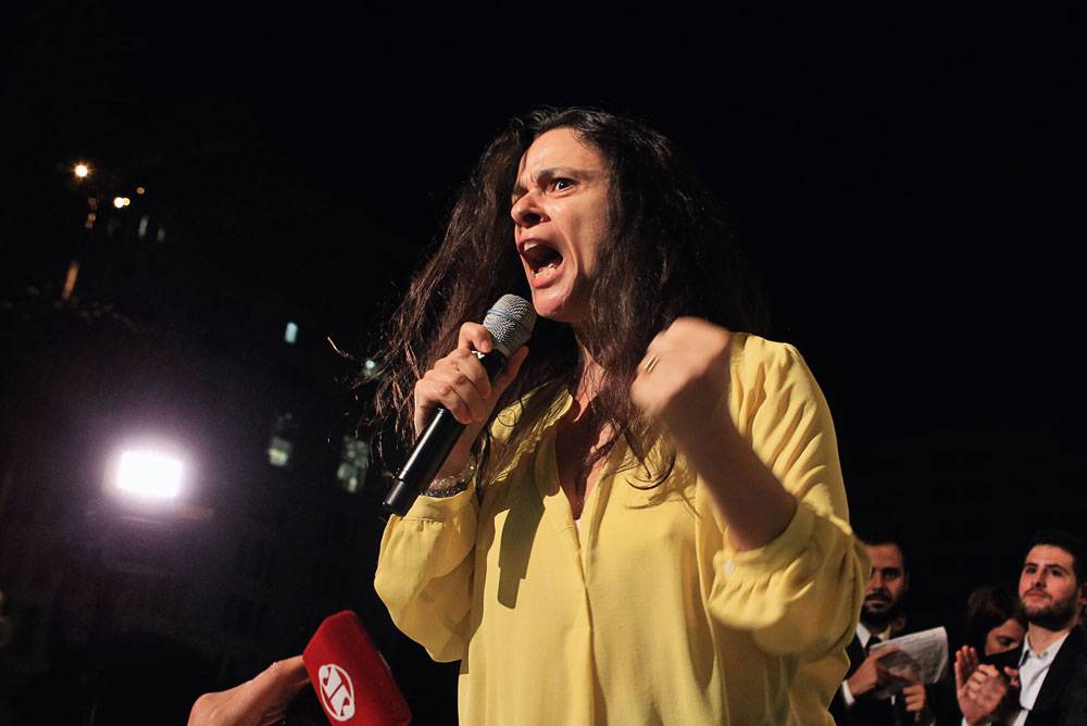 Janaína Paschoal discursa em manifestação