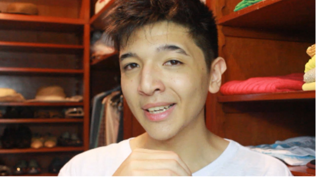 YouTuber enfurece fãs ao contar detalhes da primeira vez com ex-namorada em livro