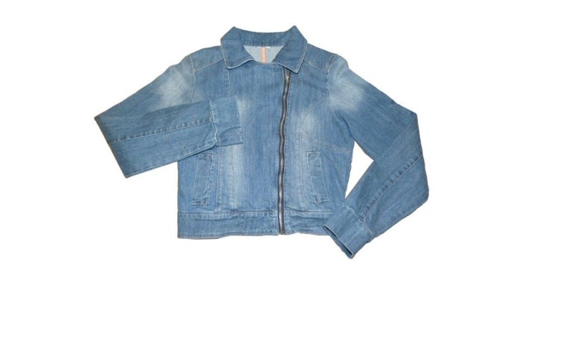 Jaqueta jeans com zíper lateral da Opção