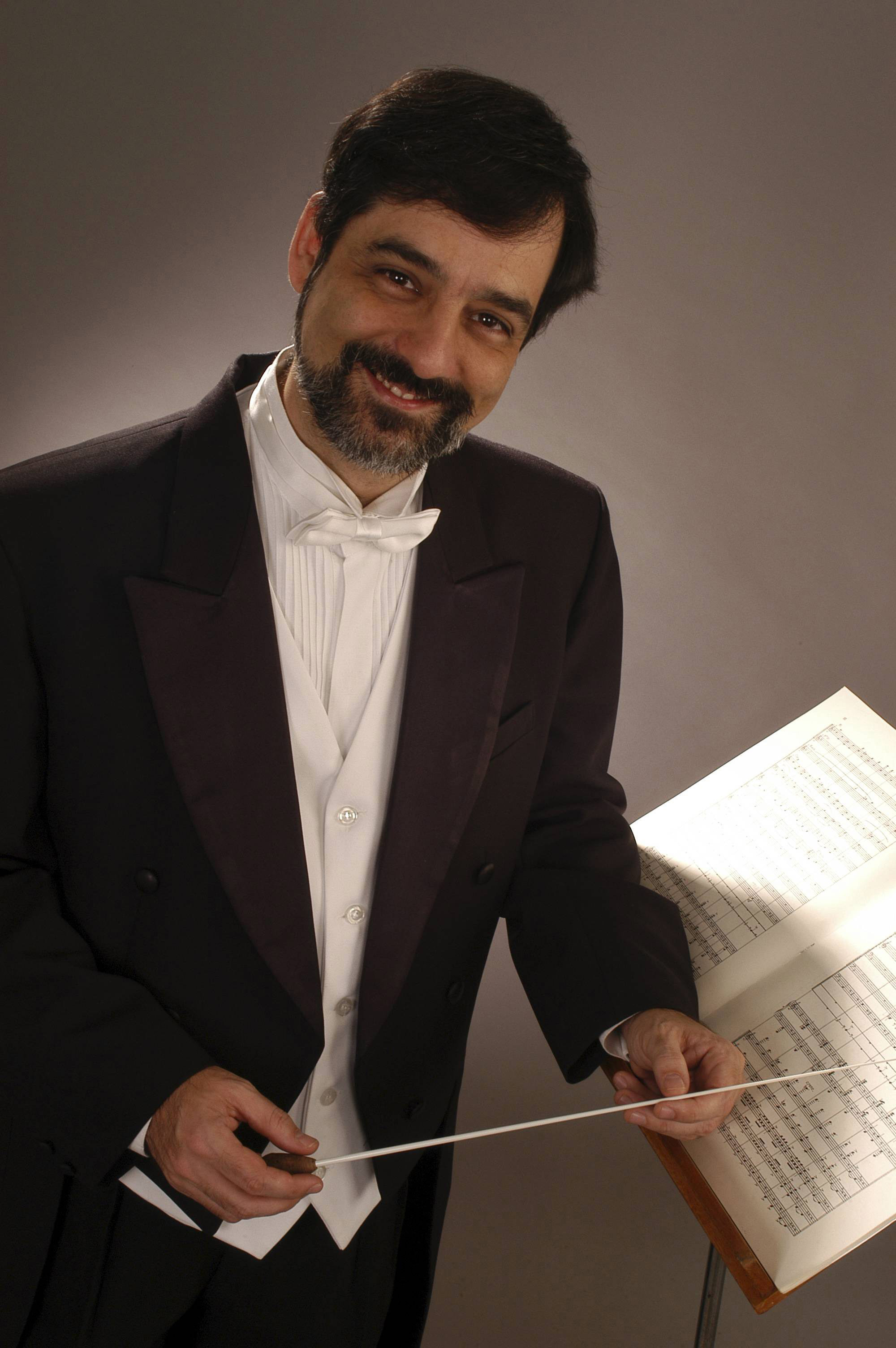 joao-mauricio-galindo-maestro-da-orquestra-sinfonieta-fortissima.jpeg