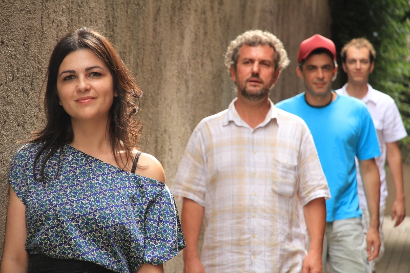 Juliana Cortes e banda: álbum de estreia chama-se Invento
