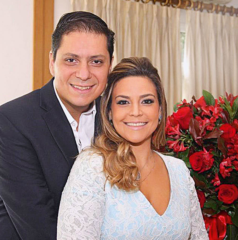Maluhy e Roberta: 270 000 reais no bufê da festa (Foto: Reprodução/Facebook)