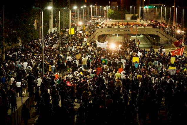 Junho - O Mês que Abalou o Brasil: os protestos contra a tarifa de ônibus começaram em São Paulo e logo se espalharam para outras cidades