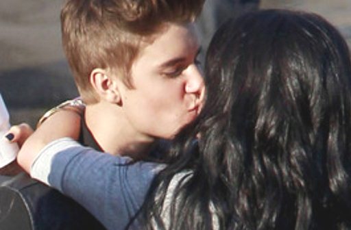 justin-bieber-and-selena-a-boyfriend-sett-justin-bieber-and-selena-gomez-30577238-2048-2560