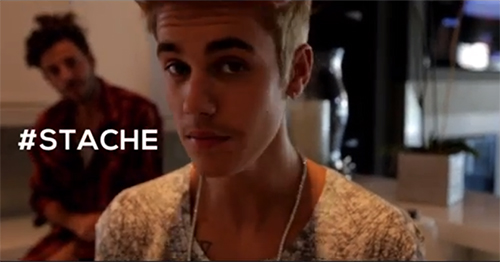 Justin Bieber exibe o bigodinho no trailer do filme ‘Believe’