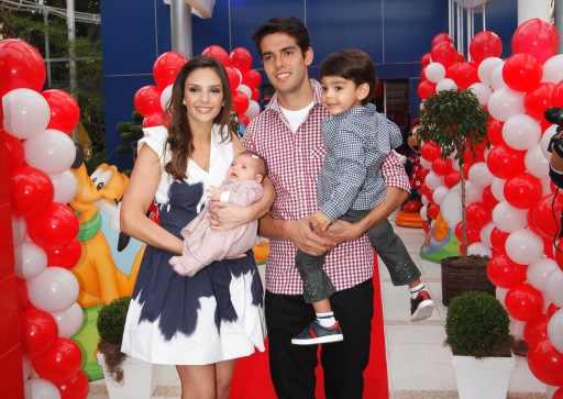 Kaká e Carol Celico durante aniversário de um dos filhos em 2011 (Foto: Rafael Cusato)