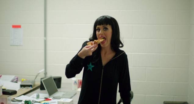 Momentos de descontração da cantora também são mostrados no documentário: Katy Perry: Part of Me Momentos de descontração da cantora também são mostrados no documentário: Katy Perry: Part of Me