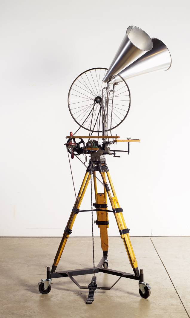 [Roda de bicicleta] 2012, técnica mista, 260 x 100 x 100 cm, William Kentridge