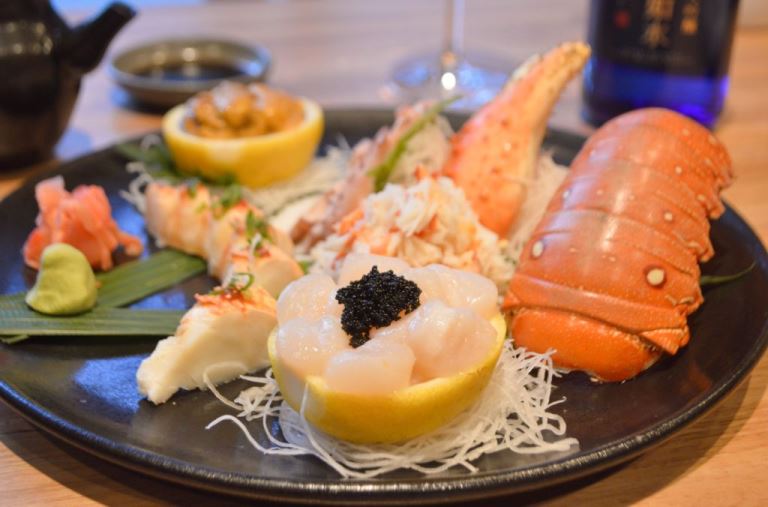 Opção do cardápio: sashimi de frutos do mar