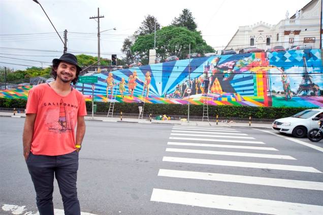 Eduardo Kobra e o mural na Igreja do Calvário, que fez em outubro de 2012