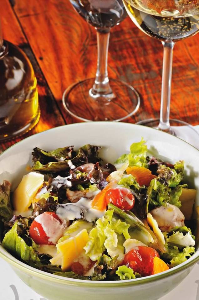 Salada verde com tangerina, queijo gouda e tomate-cereja: novidade do turco Kosebasi