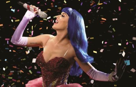 Katy Perry em ação: cenas antigas e depoimentos embalados por muita música Katy Perry em ação: cenas antigas e depoimentos embalados por muita música