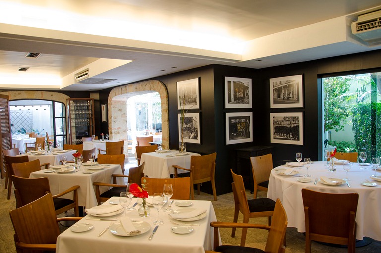 Salão do premiado restaurante francês: fechado até a semana que vem