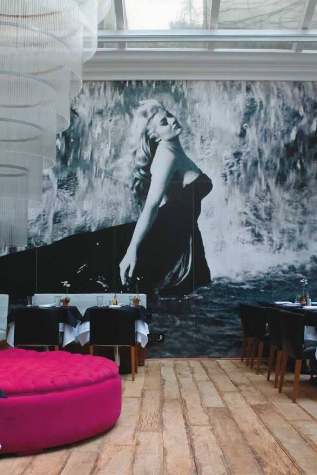 A atriz Anita Ekberg: foto decora o salão