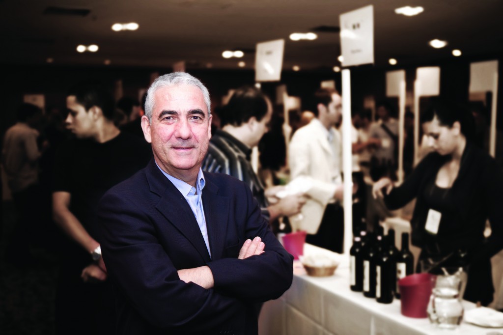 O empresário La Pastina:"taça de vinho italiano por 9,90 reais"