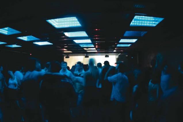 O Clube LAB: festa embalada por música eletrônica