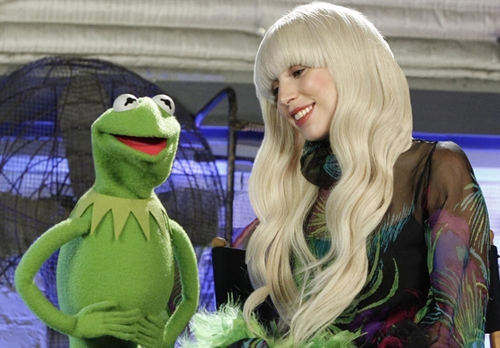 Lady Gaga e os Muppets se encontram em especial para a TV americana