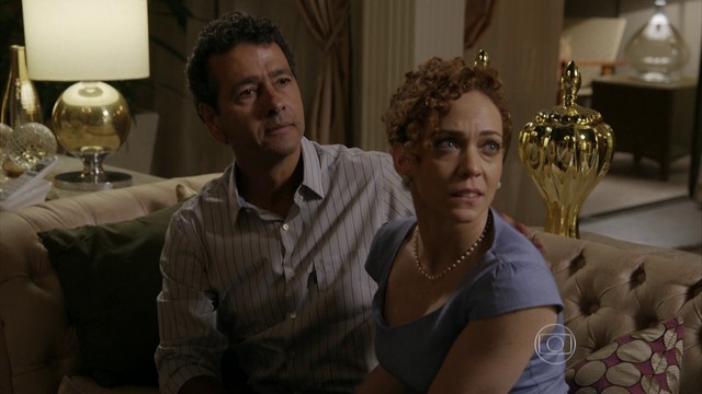 Marcos Palmeira e Laila Garin: o político e a evangélica em "Babilônia 