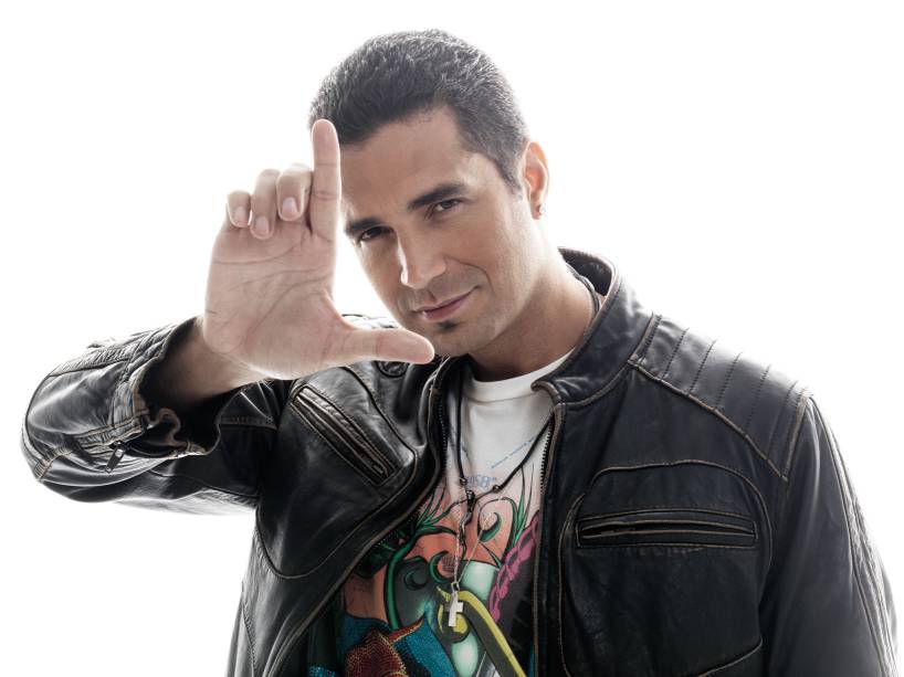 Latino agita o Royal Club