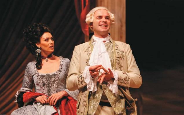 Maria Fernanda Cândido e Marat Descartes apresentam o drama Ligações Perigosas Maria Fernanda Cândido e Marat Descartes apresentam o drama Ligações Perigosas