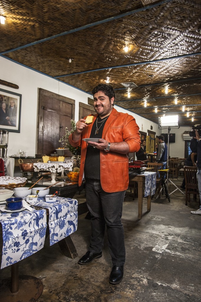 "Meu grande problema é a falta de sono. Faço shows até altas horas da madrugada, durmo pouco e depois desconto na comida", diz o cantor (Foto: Mario Rodrigues)