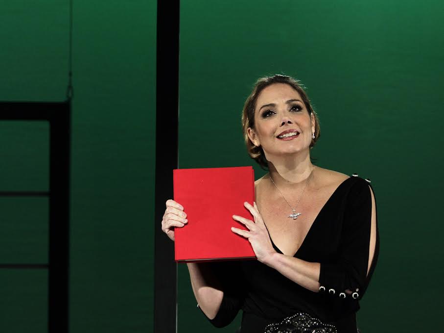 Heloísa Périssé em "E Foram Quase Felizes para Sempre": sessões no Teatro J. Safra até dia 28 (fotos: Guga Melgar)  