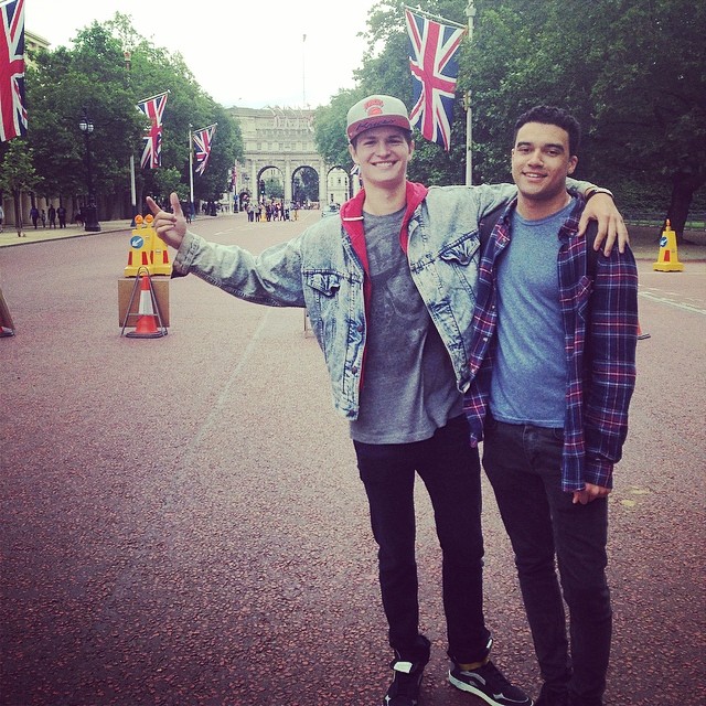 Ansel está em Londres - a foto foi postada ontem