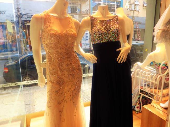 Rua José Paulino - SP: lojas de moda feminina e vestidos de festas