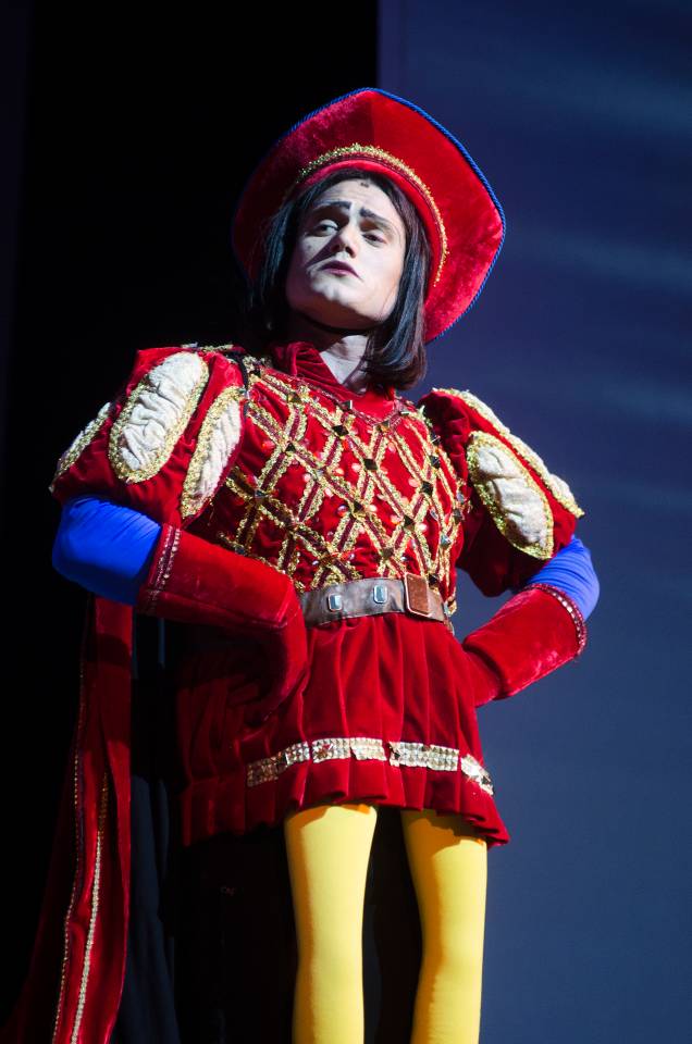 	Felipe Tavolaro interpreta o diminuto Lord Farquaad na adaptação de Shrek para os palcos