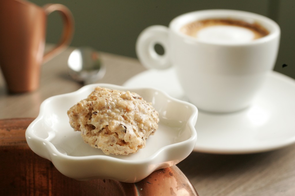 O brutti ma buoni, feito de avelã picada, com um café: R$ 4,50 na Lu Bonometti (Foto: Fernando Moraes)