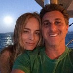 Durante as férias, Luciano Huck e Angélica usando o mar como cenário para a selfie (Reprodução/Instagram)