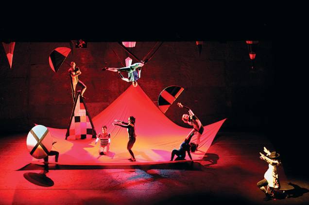 Cena de Lúdico: coreografia inspirada em Wassily Kandinsky