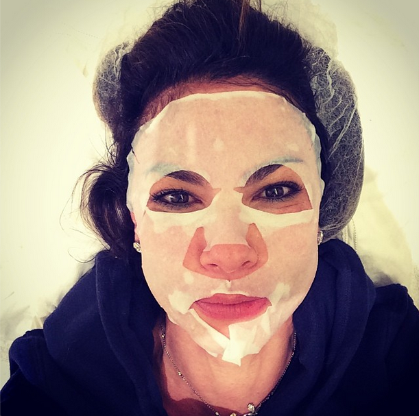 Luciana Gimenez faz 46 anos e comemora com selfie bizarra. Veja outras 25 imagens da apresentadora na web