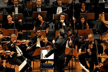 <em>A Orquestra do Sargento Pimenta</em>: maestro João Maurício Galindo comanda o espetáculo na Sala São Paulo