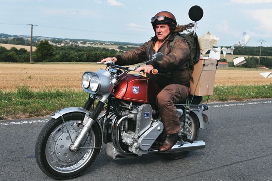 A comédia dramática Mamute: mais um desempenho formidável do ator francês Gérard Depardieu A comédia dramática Mamute: mais um desempenho formidável do ator francês Gérard Depardieu